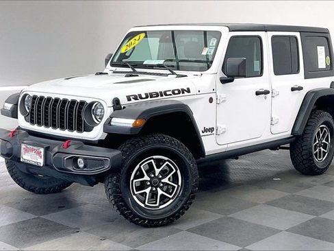 Used 2024 Jeep Wrangler Unlimited Rubicon AWD/4WD image 12