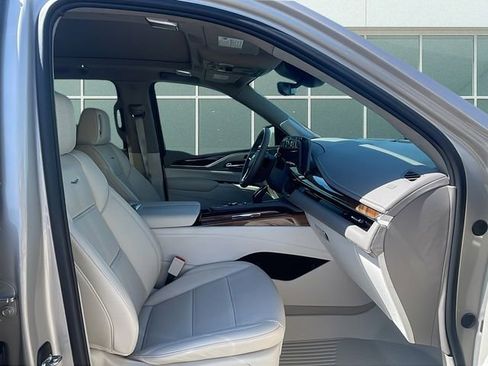 Used 2024 Cadillac Escalade ESV Premium Luxury Platinum image 14