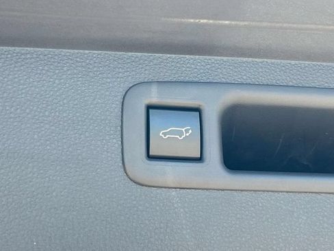 Used 2023 Toyota Highlander LE AWD/4WD image 14