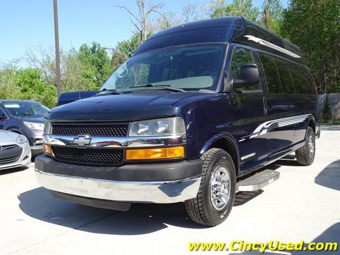 Used 2012 Chevrolet Express 3500 LT w/ LT Preferred Equipment Group RWD image 3