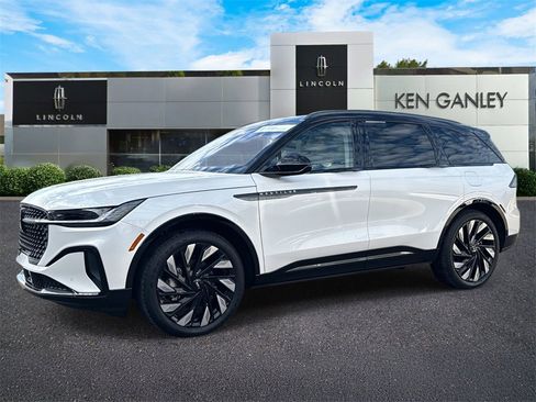 Used 2025 Lincoln Nautilus Reserve w/ Jet Appearance Package image 7