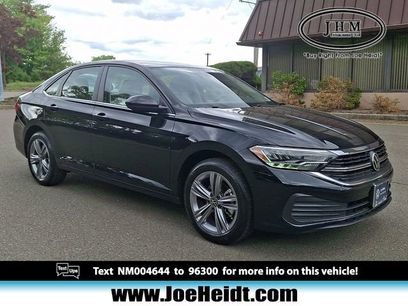 Used 2022 Volkswagen Jetta SE w/ Panoramic Sunroof Package