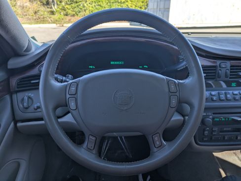 Used 2000 Cadillac De Ville w/ Comfort/Convenience Pkg image 23