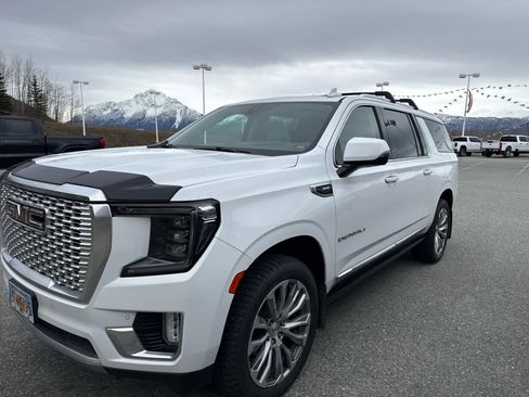 Used 2021 GMC Yukon XL Denali w/ Denali Ultimate Package AWD/4WD image 4