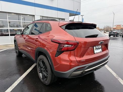 Used 2024 Chevrolet Trax ACTIV w/ Sunroof Package image 11