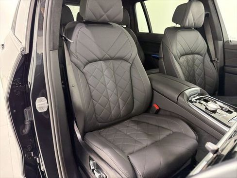 Used 2025 BMW X7 xDrive40i w/ Executive Package image 21