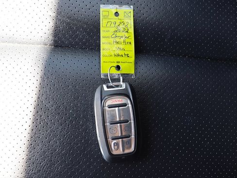Used 2022 Chrysler Pacifica Touring-L FWD image 62