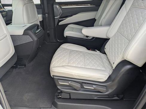 Used 2025 Cadillac Escalade ESV Sport Platinum w/ LPO, ONYX Package AWD/4WD image 22