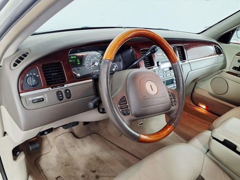 Used 2004 Lincoln Town Car Ultimate image 15