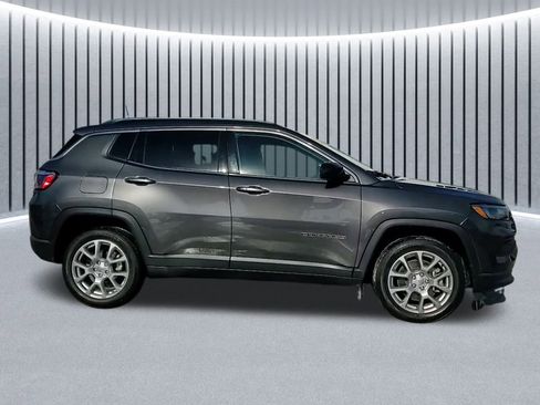 Used 2023 Jeep Compass Latitude AWD/4WD image 5