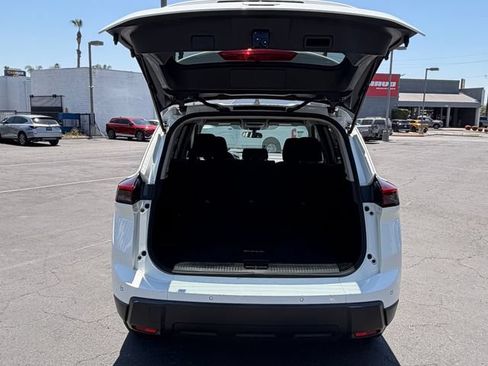 Used 2024 Nissan Rogue S FWD image 7