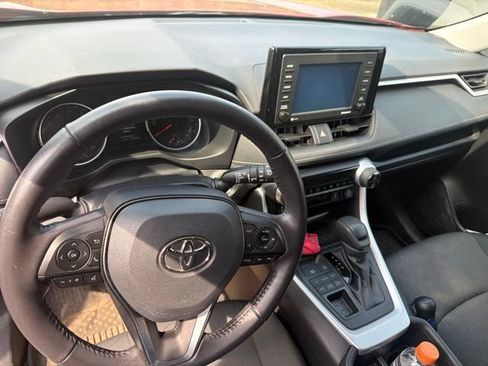Used 2022 Toyota RAV4 XLE w/ Convenience Package AWD/4WD image 11
