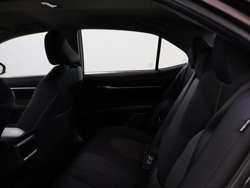 Used 2018 Toyota Camry LE image 30