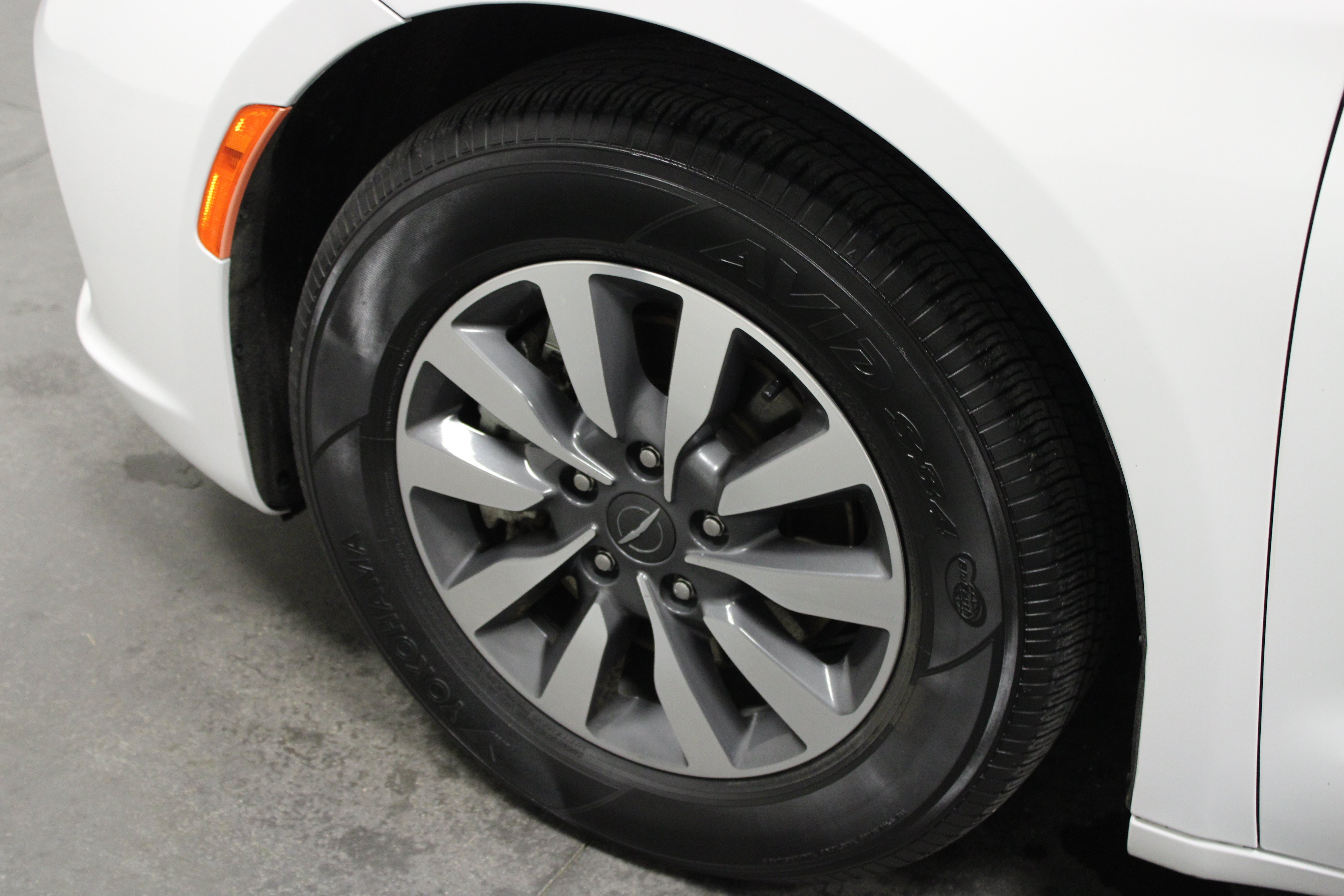 Used 2024 Chrysler Pacifica Limited FWD image 10