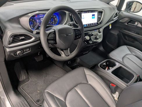 New 2026 Chrysler Pacifica Select FWD image 11