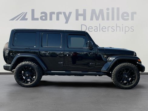 Used 2018 Jeep Wrangler Unlimited Sahara image 6