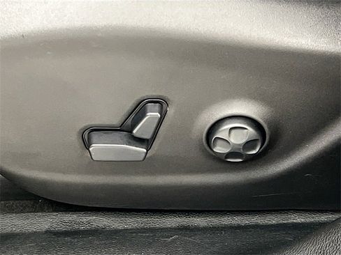 Used 2020 Jeep Cherokee Latitude Plus image 11