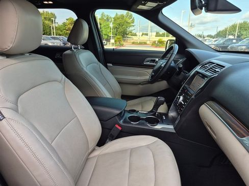 Used 2019 Ford Explorer Limited w/ Ford Safe & Smart Package FWD image 22