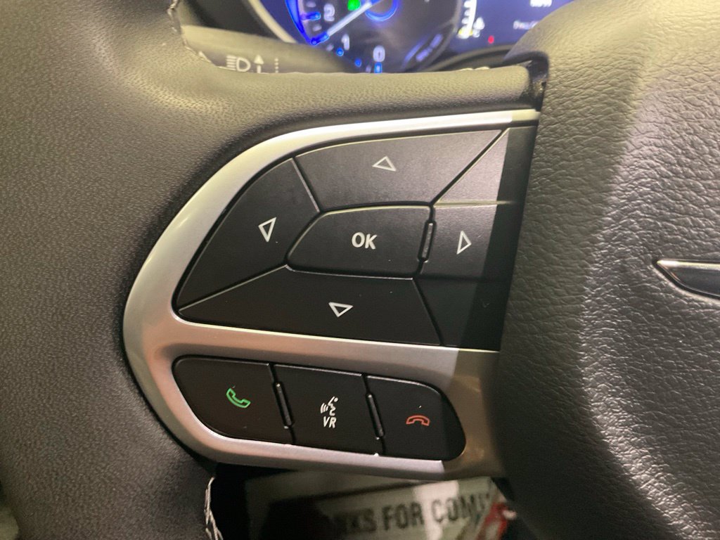 Used 2025 Chrysler Pacifica Select FWD image 15