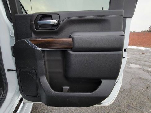 Used 2022 GMC Sierra 2500 SLT w/ SLT Convenience Package image 23