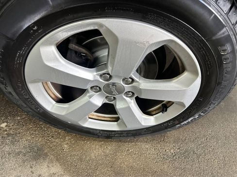 Used 2018 Jeep Compass Latitude w/ Popular Equipment Group image 19