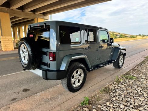 Used 2015 Jeep Wrangler Unlimited Sahara w/ Dual Top Group AWD/4WD image 3