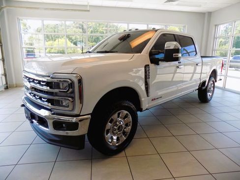 Used 2025 Ford F350 Lariat w/ Lariat Ultimate Package AWD/4WD image 3