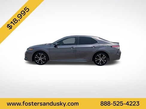 Used 2018 Toyota Camry SE FWD image 2