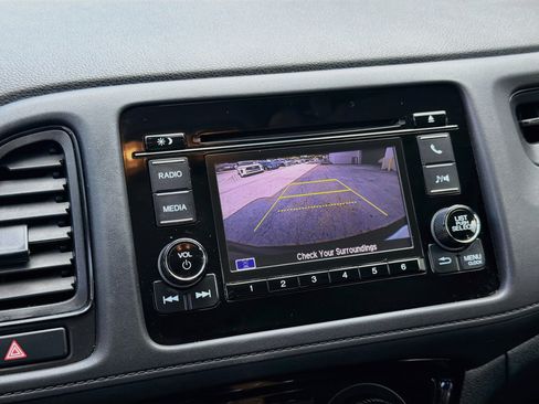 Used 2022 Honda HR-V LX image 13