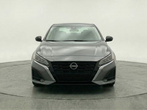 Used 2025 Nissan Altima 2.5 SV image 2