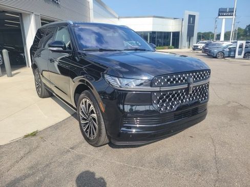 Certified 2025 Lincoln Navigator Black Label AWD/4WD image 13