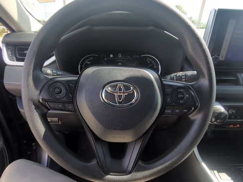 Used 2025 Toyota RAV4 XLE AWD/4WD image 12
