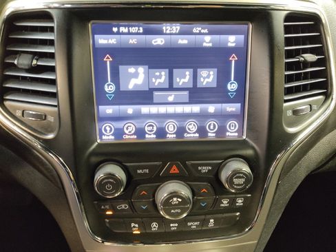 Used 2018 Jeep Grand Cherokee Laredo RWD image 25
