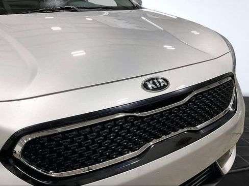 Used 2018 Kia Niro Touring FWD image 28