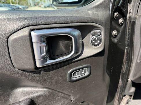 Used 2024 Jeep Wrangler Unlimited AWD/4WD image 19