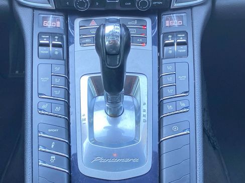 Used 2016 Porsche Panamera image 23
