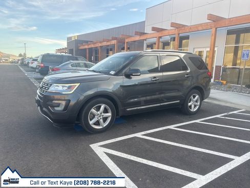 Used 2017 Ford Explorer XLT w/ Equipment Group 201A image 2