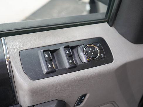 Used 2015 Ford F150 XLT AWD/4WD image 17