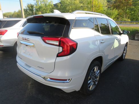 Used 2022 GMC Terrain Denali w/ Denali Premium Package image 6