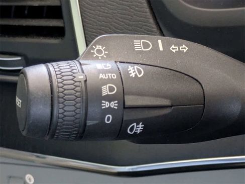 Used 2020 Volvo XC90 T6 Momentum w/ Protection Package Premier image 39