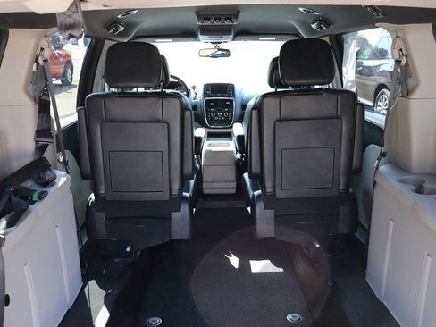 Used 2018 Dodge Grand Caravan SXT FWD image 5