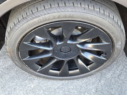 Used 2023 Tesla Model Y Long Range AWD/4WD image 10