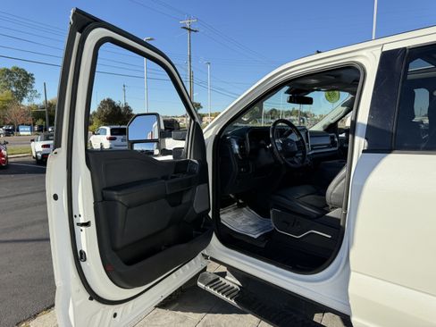 Used 2023 Ford F250 Lariat w/ Sport Appearance Package image 12