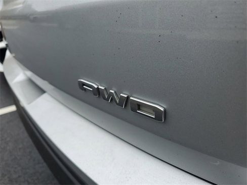 Used 2022 GMC Terrain SLE w/ Driver Convenience Package image 10