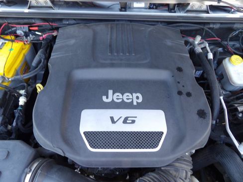 Used 2017 Jeep Wrangler Unlimited Rubicon AWD/4WD image 27
