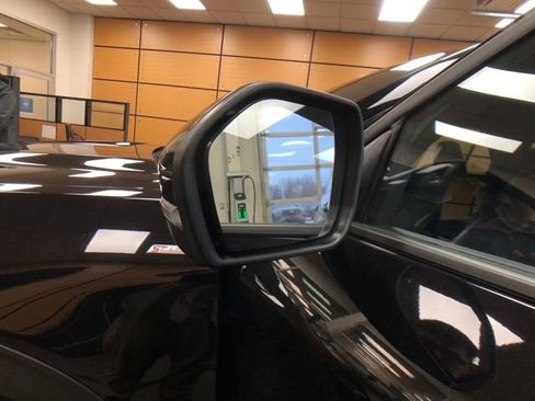 Used 2025 Ford Explorer ST-Line w/ ST-Line Street Pack image 22