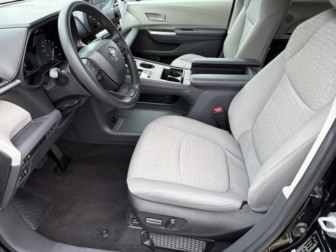 Certified 2024 Toyota Sienna LE image 18