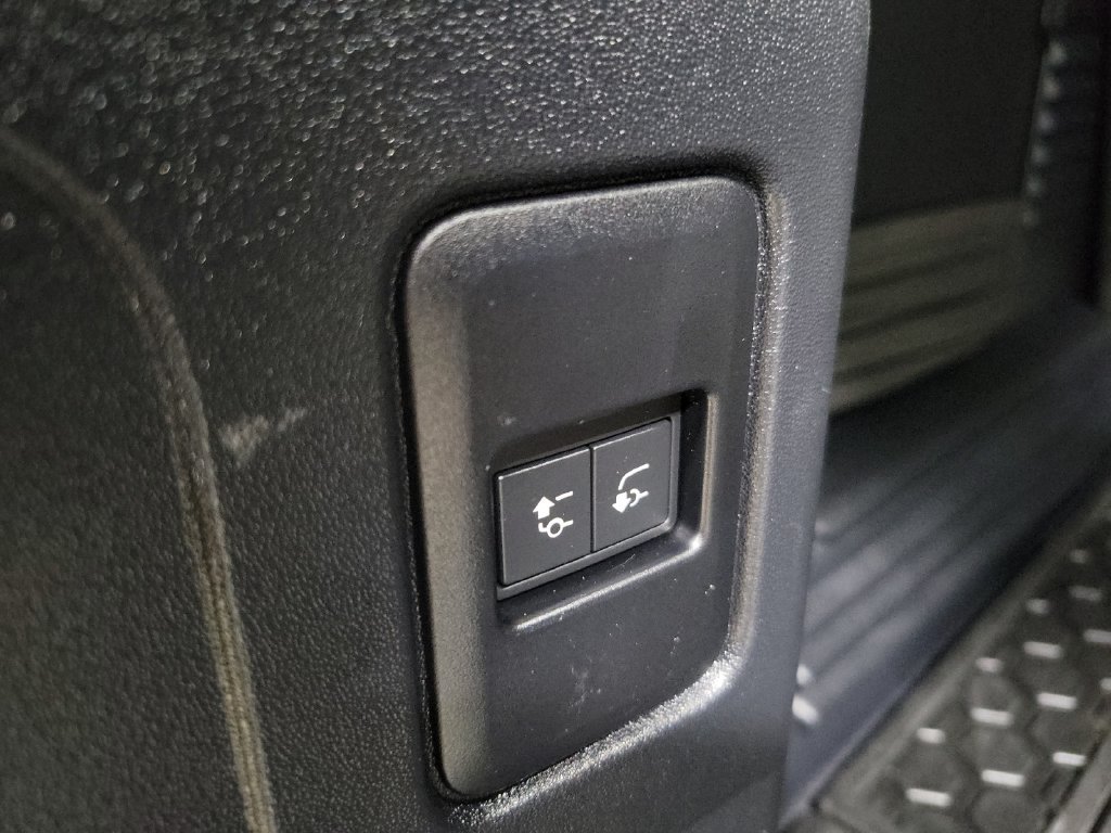Used 2024 Land Rover Defender 110 S AWD/4WD image 29