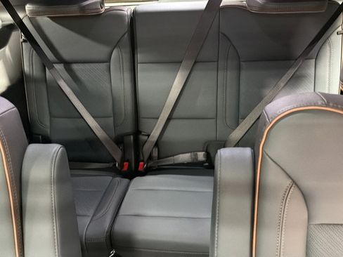 Used 2025 GMC Yukon AT4 AWD/4WD image 18