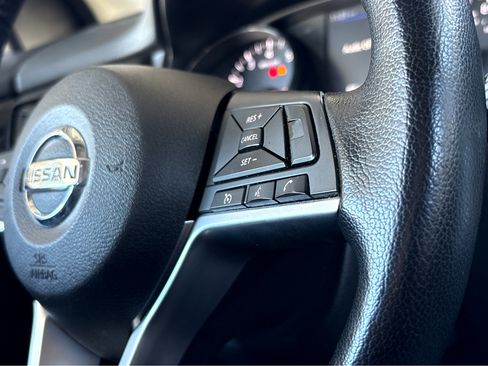 Used 2022 Nissan Rogue Sport SV image 12